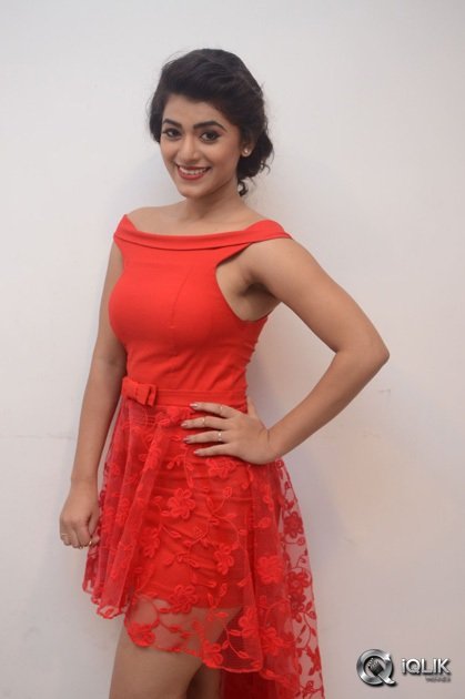 Yamini-Bhaskar-At-100-Days-of-Love-Movie-Audio-Launch
